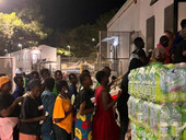 Migranti a Lampedusa: Croce Rossa Italiana, 3.800 in hotspot, impegnati 130 operatori. Ieri distribuiti 10.000 pasti