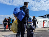 Migranti, al porto di Brindisi i 399 soccorsi dalla Geo Barents