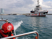 Migranti, bloccata la nave della ong Open Arms: “Il reato? Aver salvato vite”