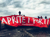 Migranti, il parroco di Lampedusa: “Aprite i porti e gli aeroporti alle persone”