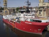 Migranti, “Ocean Viking da quattro giorni in attesa di sbarcare con 553 persone a bordo”
