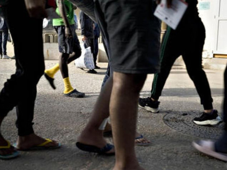 Migranti, Oim: “Le rimesse valgono più degli investimenti nei paesi in via di sviluppo” Migranti, Oim: “Le rimesse valgono più degli investimenti nei paesi in via di sviluppo”
