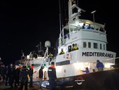 Migranti, riparte Mediterranea. “Torniamo per salvare vite e monitorare le violazioni”