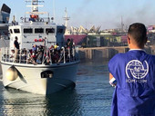 Migranti, riprendono partenze da Libia: 800 riportati indietro, 121 in salvo su Ocean Viking