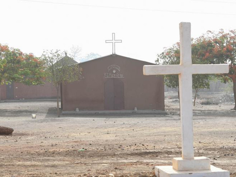 Mozambico: Acs, “a Cabo Delgado 2.500 vittime e 750.000 sfollati. Tentativo di sradicare presenza cristiana”