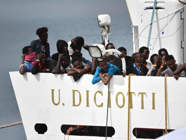 Nave Diciotti: associazioni del Tavolo asilo, “trattenimento illegale, autorizzare lo sbarco senza ulteriori indugi”
