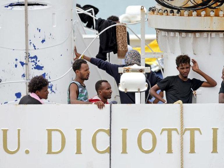 Nave Diciotti: don Maffeis (Cei), “la nostra è una risposta di supplenza” Nave Diciotti: don Maffeis (Cei), “la nostra è una risposta di supplenza”