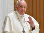 Oggi e sempre accanto a Francesco. Non è questo il momento di stancarci di pregare per lui