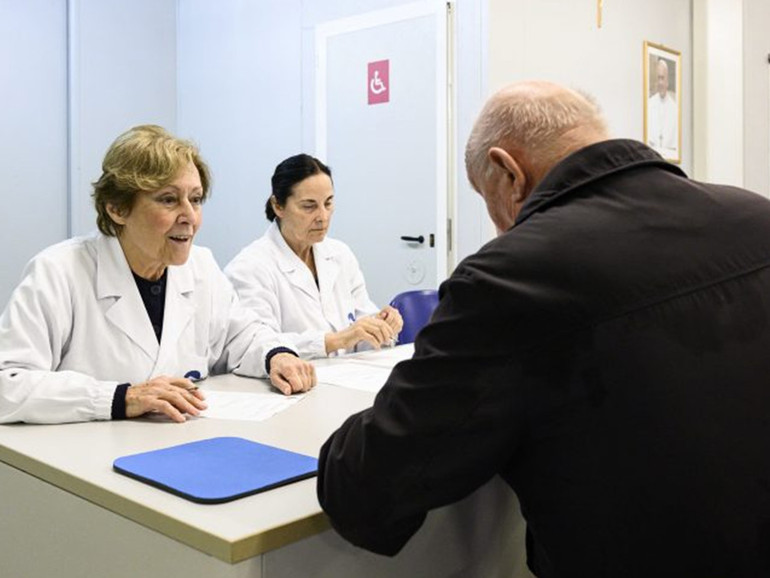 Ognuno di noi chiede una qualità delle prestazioni sempre più alta e ricerca un welfare su misura Ognuno di noi chiede una qualità delle prestazioni sempre più alta e ricerca un welfare su misura