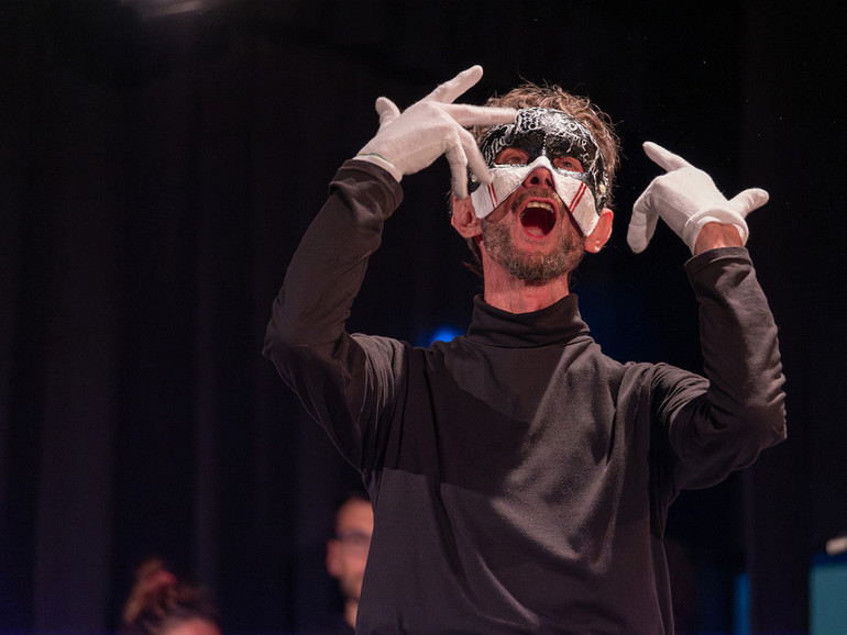 Opere (non solo teatrali) che ci cambiano la vita. L'appuntamento itinerante nei quartieri cittadini Opere (non solo teatrali) che ci cambiano la vita. L'appuntamento itinerante nei quartieri cittadini