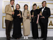 Oscar 2021: “Nomadland” trionfa per film, regia di Chloé Zhao e attrice Frances McDormand. È Anthony Hopkins il miglior attore