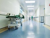 Ospedale San Camillo, il Garante nazionale: “No a contenzioni praticate nei corridoi”