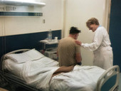Oss diventano infermieri in 400 ore. “A rischio anziani e disabili nelle strutture”