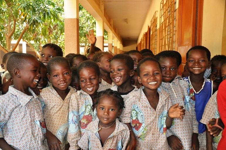 Otto marzo: “Borse rosa” per mandare le ragazze a scuola nei Paesi più poveri