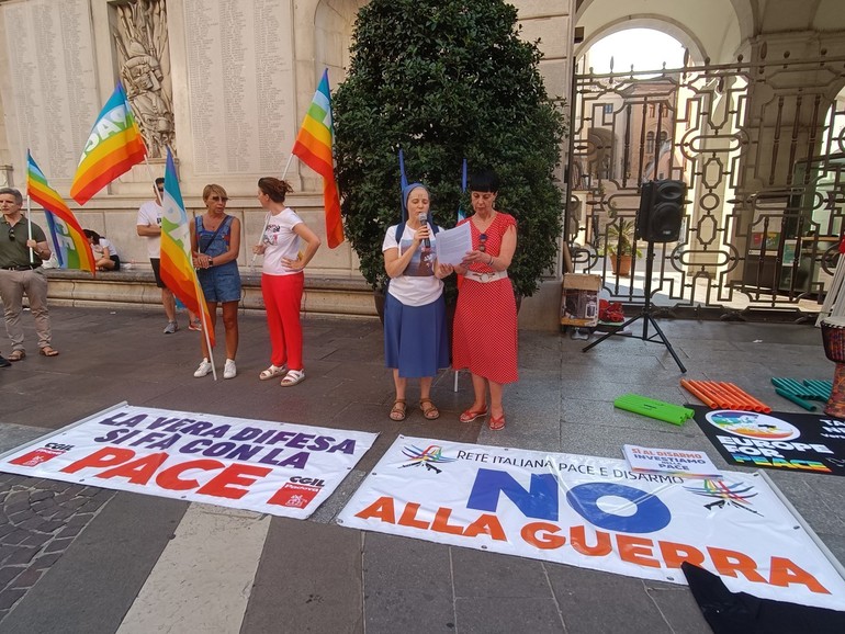 Padova scende in piazza sventolando la pace: «Ora trattative e disarmo» 
