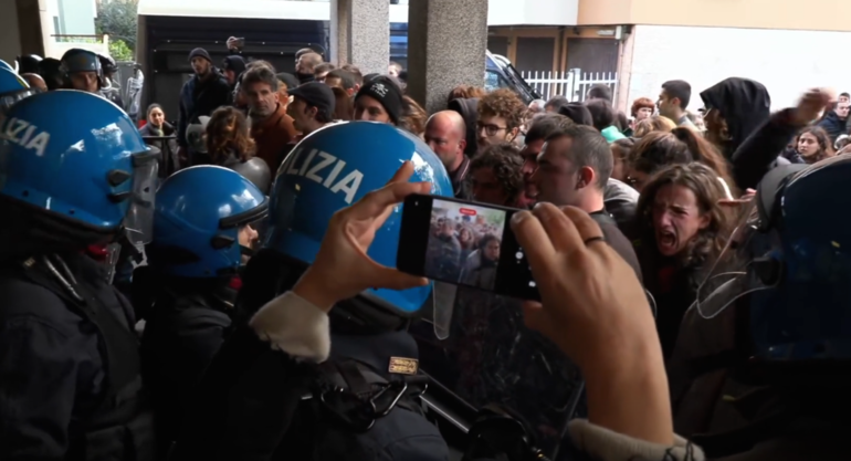 Padova, sgomberate quattro case Ater occupate abusivamente in via delle Melette Padova, sgomberate quattro case Ater occupate abusivamente in via delle Melette