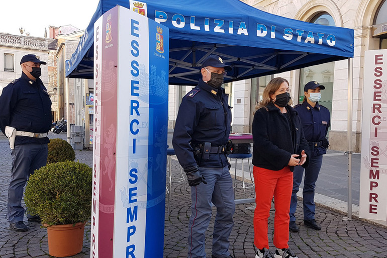 Padova. Un gazebo della Polizia per informare sulla violenza domestica