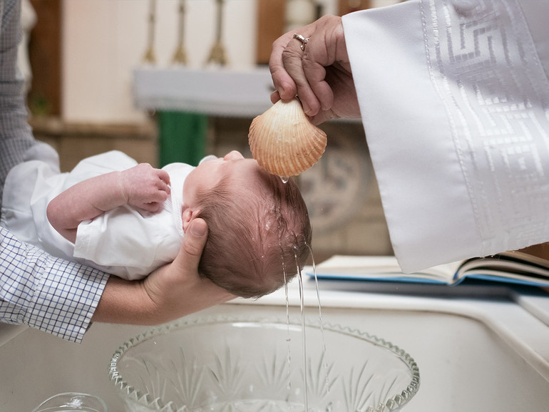 Padre, «consacrali nella verità». Cosa sono consacrazione e santificazione, tra battesimo-cresima ed Eucaristia