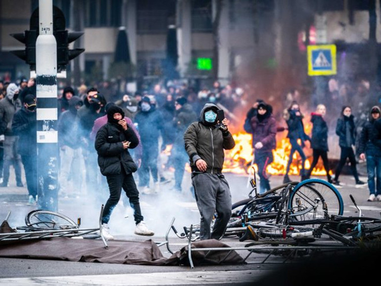 Paesi Bassi: Covid, lockdown e proteste. Mons. Van den Hende: “La maggioranza degli olandesi segue le regole”