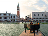 Paolo Zanarella. Il pianista fuori posto. «Porto la musica alle persone»