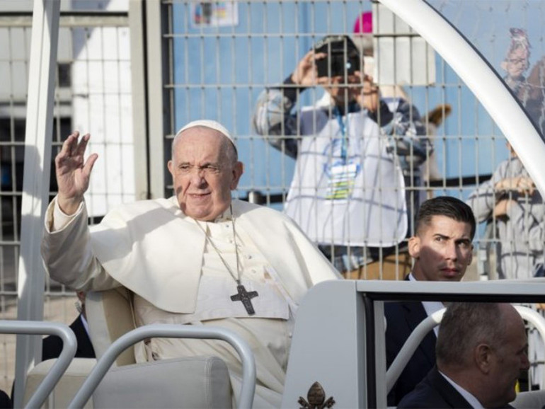 Papa a Matera: “Vergogniamoci per la lotta tra ricchi e poveri”