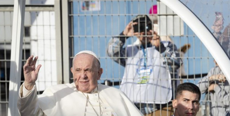 Papa a Matera: “Vergogniamoci per la lotta tra ricchi e poveri”