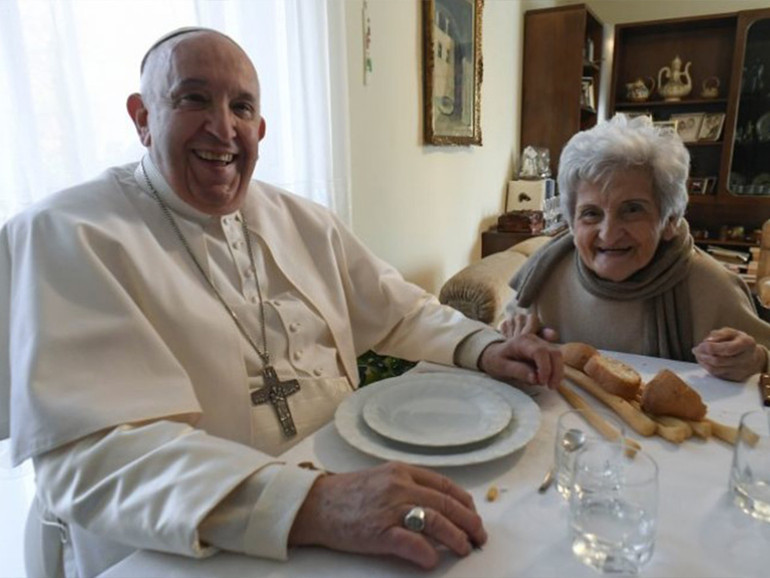 Papa ad Asti: Francesco arrivato in Piemonte, incontra le due cugine