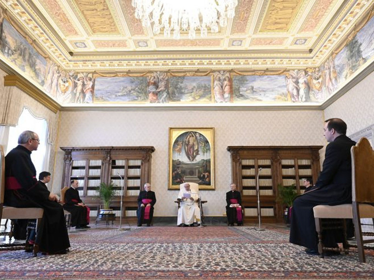 Papa all’udienza: “Abbiamo peccato contro la terra, e la terra non perdona mai” Papa all’udienza: “Abbiamo peccato contro la terra, e la terra non perdona mai”