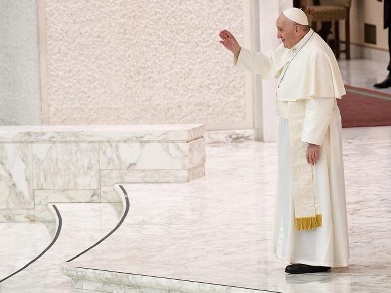 Papa all’udienza: “aiutare il Libano con gesti concreti”