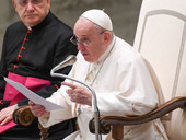 Papa all’udienza: “Il nostro mondo ha bisogno di uomini e donne in seconda linea”