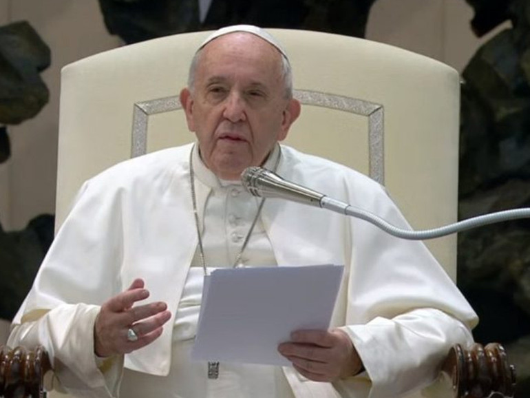 Papa all’udienza: “La solitudine e l’infelicità nascono dal bisogno di essere qualcuno” Papa all’udienza: “La solitudine e l’infelicità nascono dal bisogno di essere qualcuno”