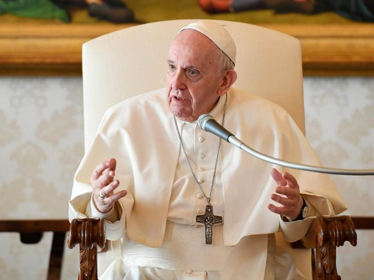 Papa all’udienza: “Maria è stata ed è presente nei giorni di pandemia”