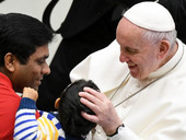 Papa all’udienza: “Migranti trattati come numeri e come una minaccia”