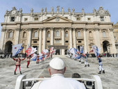 Papa all’udienza: “No ai cattolici eleganti”