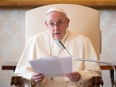 Papa all’udienza: “non avere vergogna di pregare, Dio risponde sempre”