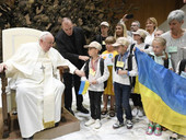 Papa all’udienza: “Pensiamo ai bambini ucraini che non riescono a sorridere”