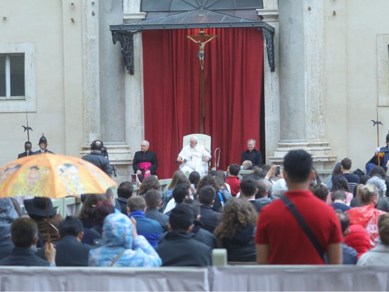 Papa all’udienza: “Perseverare nei tempi difficili è vero progresso spirituale”