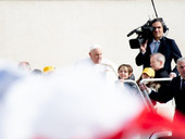 Papa all’udienza: “Preghiamo per le mamme dei soldati ucraini e russi caduti in guerra”
