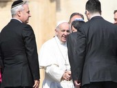 Papa all’udienza: “Ricordare è stare attenti, perché queste cose possono succedere un’altra volta”
