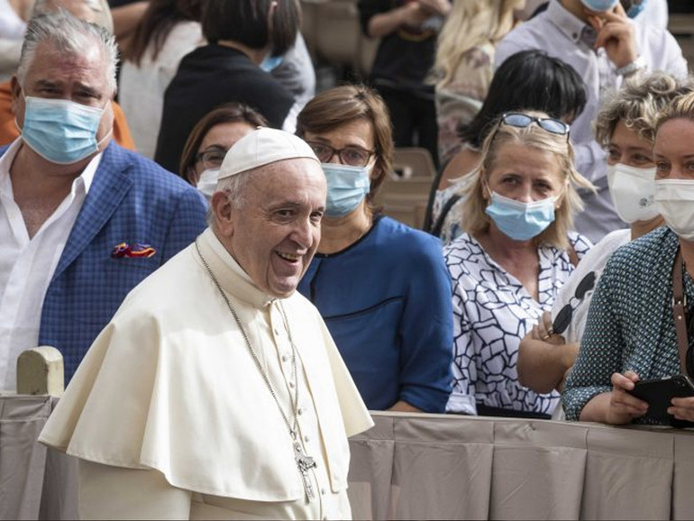 Papa all’udienza: “Senza solidarietà non si esce dalla crisi”. Appello per il Libano