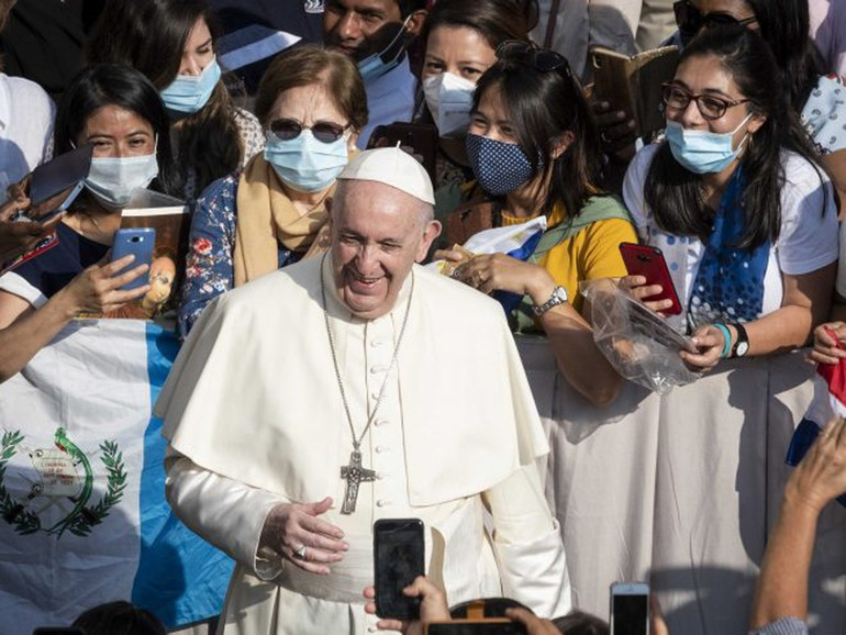 Papa all’udienza: “sfruttare il creato è un peccato, l’unico vaccino è la contemplazione”