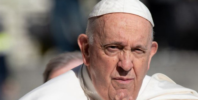 Papa all’udienza: “Suscitare propositi di pace in chi ha responsabilità politiche”