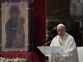 Papa alla Messa in Coena Domini: grazie a tutti i sacerdoti, “santi della porta accanto”