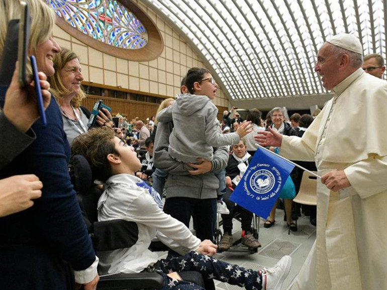 Papa Francesco: a Fondazione Don Gnocchi, “nel servizio ai malati coniugare competenza e compassione”. “La vita fragile non è mai inutile”