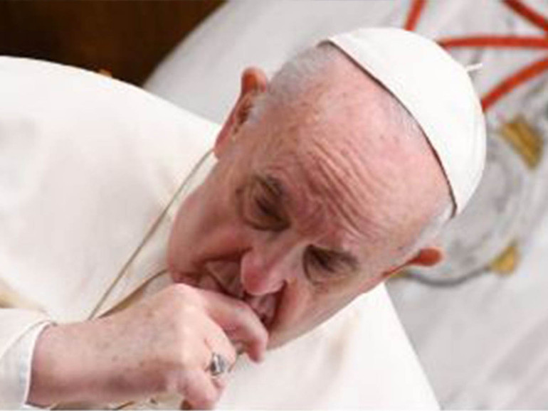 Papa Francesco: a Incontro movimenti popolari, “in nome di Dio chiedo liberalizzazione brevetti vaccini, condono debiti, stop inquinamento”