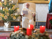 Papa Francesco: “A Natale no al consumismo, rinasca la tenerezza davanti al presepe”