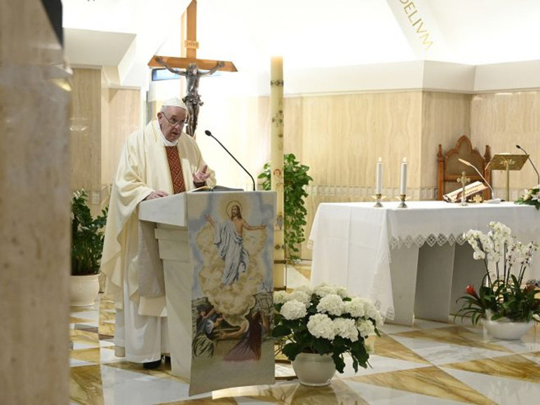 Papa Francesco: a Santa Marta, “il silenzio di questo tempo ci insegni ad ascoltare”