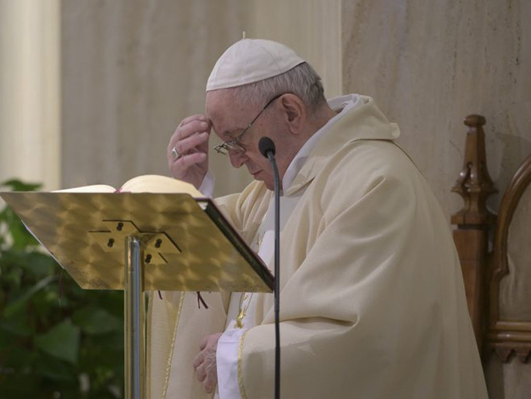 Papa Francesco: a Santa Marta, “preghiamo per i governanti, gli scienziati, i politici, perché trovino la via d’uscita”