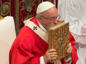 Papa Francesco: a santi Pietro e Paolo, “non abbiamo bisogno di parolai che promettono l’impossibile ma di testimonianze“