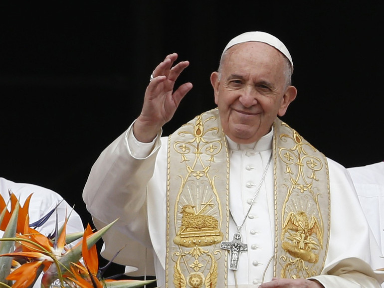 Papa Francesco: a “Urbi et Orbi”, “costruttori di ponti e non di muri”